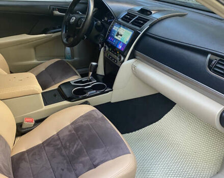 Серый Тойота Камри, объемом двигателя 2.49 л и пробегом 340 тыс. км за 10500 $, фото 9 на Automoto.ua