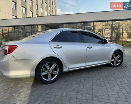 Серый Тойота Камри, объемом двигателя 2.49 л и пробегом 179 тыс. км за 12777 $, фото 9 на Automoto.ua