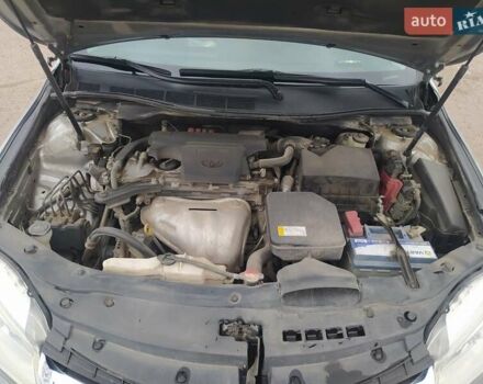 Серый Тойота Камри, объемом двигателя 2.49 л и пробегом 210 тыс. км за 10900 $, фото 5 на Automoto.ua