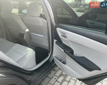 Сірий Тойота Камрі, об'ємом двигуна 2.49 л та пробігом 175 тис. км за 12000 $, фото 7 на Automoto.ua