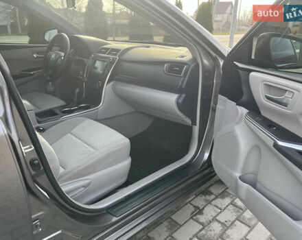 Сірий Тойота Камрі, об'ємом двигуна 2.49 л та пробігом 175 тис. км за 12000 $, фото 8 на Automoto.ua