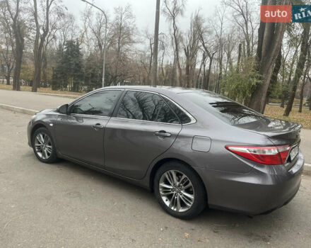 Серый Тойота Камри, объемом двигателя 2.5 л и пробегом 180 тыс. км за 12500 $, фото 3 на Automoto.ua