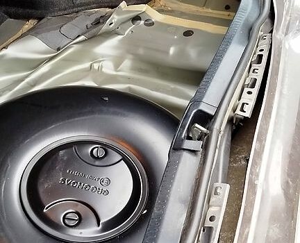 Серый Тойота Камри, объемом двигателя 2.5 л и пробегом 134 тыс. км за 10000 $, фото 7 на Automoto.ua