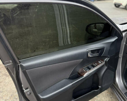 Серый Тойота Камри, объемом двигателя 2.49 л и пробегом 210 тыс. км за 14650 $, фото 12 на Automoto.ua