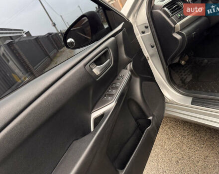 Серый Тойота Камри, объемом двигателя 2.49 л и пробегом 292 тыс. км за 10999 $, фото 22 на Automoto.ua