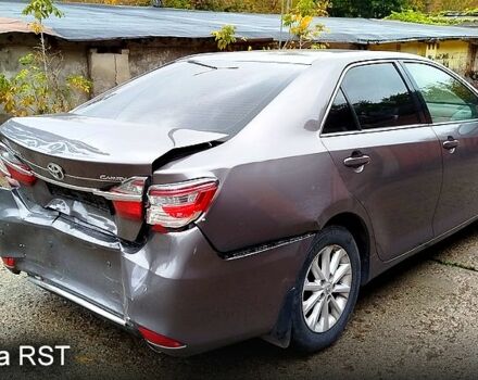Серый Тойота Камри, объемом двигателя 2.5 л и пробегом 134 тыс. км за 10000 $, фото 3 на Automoto.ua