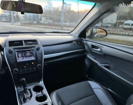 Серый Тойота Камри, объемом двигателя 2.5 л и пробегом 145 тыс. км за 14300 $, фото 28 на Automoto.ua