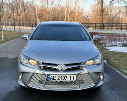 Серый Тойота Камри, объемом двигателя 2.5 л и пробегом 145 тыс. км за 14300 $, фото 2 на Automoto.ua