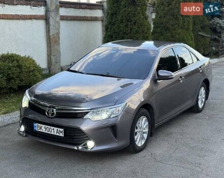 Серый Тойота Камри, объемом двигателя 2.49 л и пробегом 204 тыс. км за 14700 $, фото 3 на Automoto.ua
