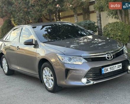 Серый Тойота Камри, объемом двигателя 2.49 л и пробегом 204 тыс. км за 14700 $, фото 9 на Automoto.ua
