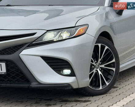 Сірий Тойота Камрі, об'ємом двигуна 2.49 л та пробігом 220 тис. км за 17700 $, фото 1 на Automoto.ua