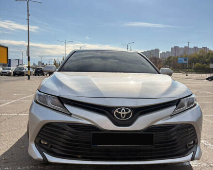 Серый Тойота Камри, объемом двигателя 2.49 л и пробегом 235 тыс. км за 21300 $, фото 2 на Automoto.ua