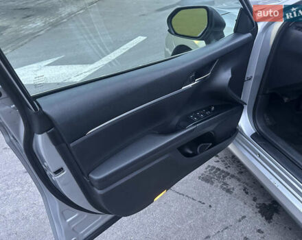 Серый Тойота Камри, объемом двигателя 2.49 л и пробегом 194 тыс. км за 16900 $, фото 12 на Automoto.ua