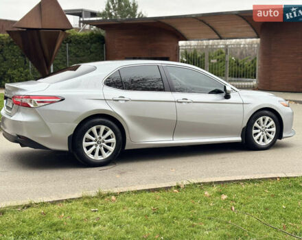 Серый Тойота Камри, объемом двигателя 2.49 л и пробегом 83 тыс. км за 18950 $, фото 6 на Automoto.ua