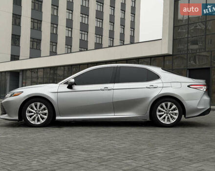 Серый Тойота Камри, объемом двигателя 2.49 л и пробегом 183 тыс. км за 17700 $, фото 4 на Automoto.ua