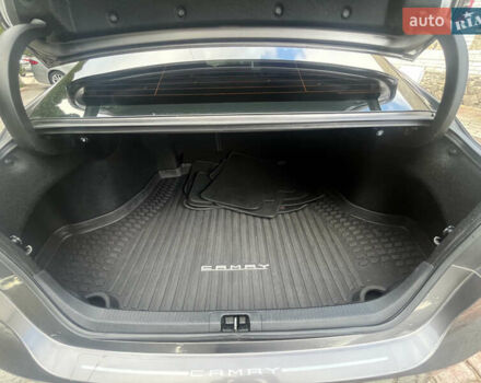 Тойота Камри 2018 в Белой Церкве на Automoto.ua Серый Тойота Камри, объемом двигателя 2.49 л и пробегом 81 тыс. км за 19000 $, фото 22 на Automoto.ua