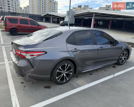 Тойота Камри 2018 в Киеве на Automoto.ua Серый Тойота Камри, объемом двигателя 2.49 л и пробегом 93 тыс. км за 25500 $, фото 1 на Automoto.ua