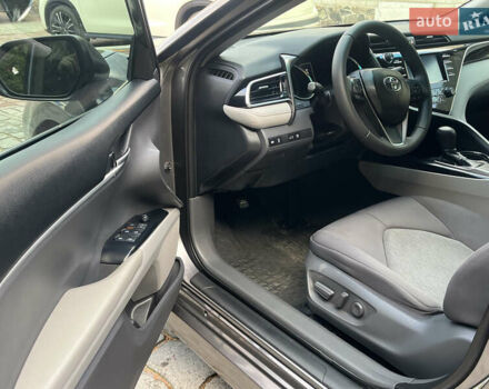 Тойота Камри 2018 в Белой Церкве на Automoto.ua Серый Тойота Камри, объемом двигателя 2.49 л и пробегом 81 тыс. км за 19000 $, фото 9 на Automoto.ua