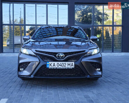 Серый Тойота Камри, объемом двигателя 2.5 л и пробегом 105 тыс. км за 19500 $, фото 2 на Automoto.ua