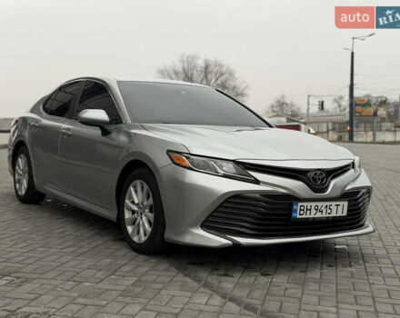 Серый Тойота Камри, объемом двигателя 2.49 л и пробегом 183 тыс. км за 17700 $, фото 1 на Automoto.ua