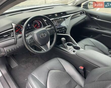 Серый Тойота Камри, объемом двигателя 3.46 л и пробегом 147 тыс. км за 23000 $, фото 16 на Automoto.ua