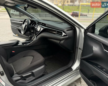 Серый Тойота Камри, объемом двигателя 2.49 л и пробегом 183 тыс. км за 17700 $, фото 18 на Automoto.ua