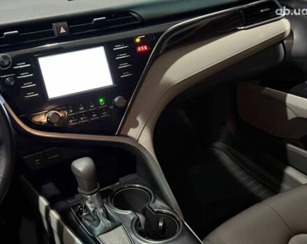 Сірий Тойота Камрі, об'ємом двигуна 2.5 л та пробігом 62 тис. км за 17990 $, фото 15 на Automoto.ua