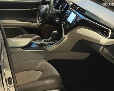 Сірий Тойота Камрі, об'ємом двигуна 2.5 л та пробігом 62 тис. км за 17990 $, фото 19 на Automoto.ua