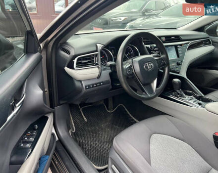 Серый Тойота Камри, объемом двигателя 2.5 л и пробегом 185 тыс. км за 21500 $, фото 16 на Automoto.ua