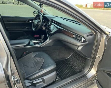 Сірий Тойота Камрі, об'ємом двигуна 2.49 л та пробігом 215 тис. км за 17500 $, фото 8 на Automoto.ua