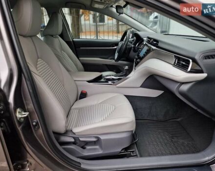 Тойота Камри 2020 в Одессе на Automoto.ua Серый Тойота Камри, объемом двигателя 2.49 л и пробегом 129 тыс. км за 27990 $, фото 49 на Automoto.ua