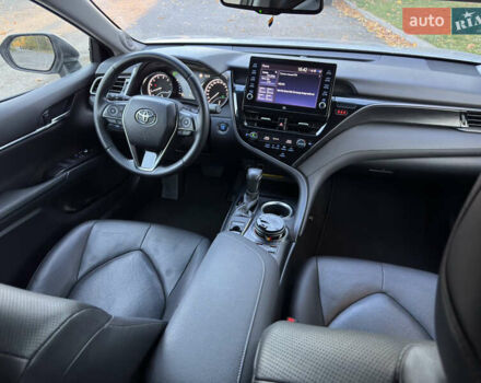 Тойота Камри 2021 в Днепре (Днепропетровске) на Automoto.ua Серый Тойота Камри, объемом двигателя 2.49 л и пробегом 78 тыс. км за 28999 $, фото 31 на Automoto.ua