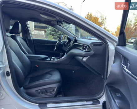 Тойота Камри 2021 в Днепре (Днепропетровске) на Automoto.ua Серый Тойота Камри, объемом двигателя 2.49 л и пробегом 78 тыс. км за 28999 $, фото 42 на Automoto.ua