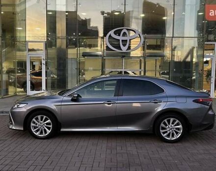 Сірий Тойота Камрі, об'ємом двигуна 2.49 л та пробігом 32 тис. км за 35097 $, фото 2 на Automoto.ua