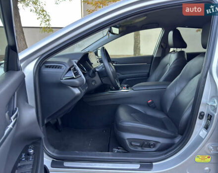 Тойота Камри 2021 в Днепре (Днепропетровске) на Automoto.ua Серый Тойота Камри, объемом двигателя 2.49 л и пробегом 78 тыс. км за 28999 $, фото 21 на Automoto.ua