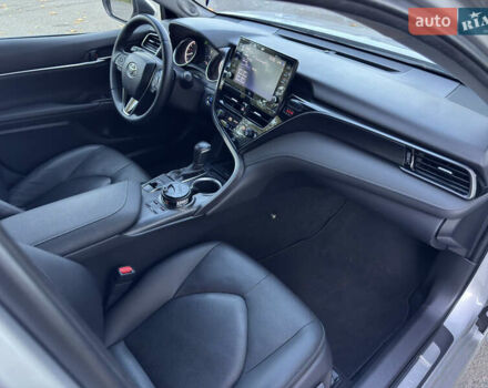 Тойота Камри 2021 в Днепре (Днепропетровске) на Automoto.ua Серый Тойота Камри, объемом двигателя 2.49 л и пробегом 78 тыс. км за 28999 $, фото 44 на Automoto.ua