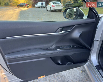 Тойота Камри 2021 в Днепре (Днепропетровске) на Automoto.ua Серый Тойота Камри, объемом двигателя 2.49 л и пробегом 78 тыс. км за 28999 $, фото 19 на Automoto.ua