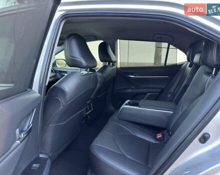 Тойота Камри 2021 в Днепре (Днепропетровске) на Automoto.ua Серый Тойота Камри, объемом двигателя 2.49 л и пробегом 78 тыс. км за 28999 $, фото 26 на Automoto.ua