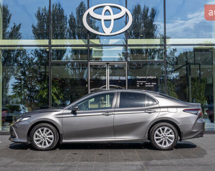 Серый Тойота Камри, объемом двигателя 2.49 л и пробегом 33 тыс. км за 34236 $, фото 2 на Automoto.ua