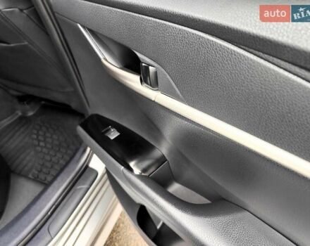 Серый Тойота Камри, объемом двигателя 2.5 л и пробегом 21 тыс. км за 39990 $, фото 41 на Automoto.ua