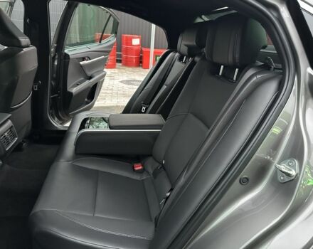 Сірий Тойота Камрі, об'ємом двигуна 2.5 л та пробігом 36 тис. км за 48999 $, фото 8 на Automoto.ua