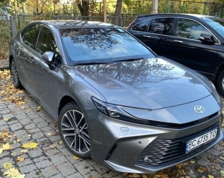 Сірий Тойота Камрі, об'ємом двигуна 2.5 л та пробігом 3 тис. км за 45131 $, фото 2 на Automoto.ua