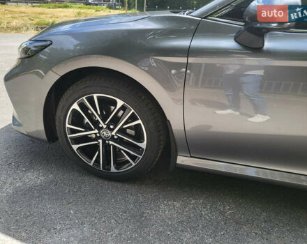 Сірий Тойота Камрі, об'ємом двигуна 2.49 л та пробігом 4 тис. км за 50999 $, фото 1 на Automoto.ua