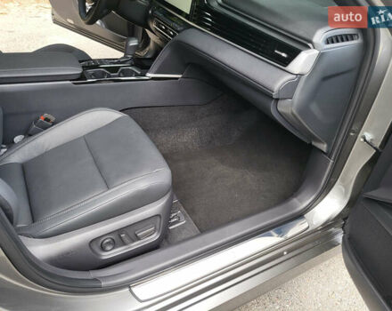 Сірий Тойота Камрі, об'ємом двигуна 2.49 л та пробігом 4 тис. км за 50999 $, фото 39 на Automoto.ua