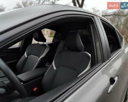 Серый Тойота Камри, объемом двигателя 2.5 л и пробегом 21 тыс. км за 39990 $, фото 4 на Automoto.ua