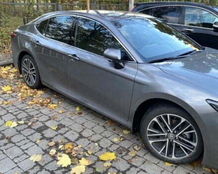 Сірий Тойота Камрі, об'ємом двигуна 2.5 л та пробігом 3 тис. км за 45131 $, фото 3 на Automoto.ua