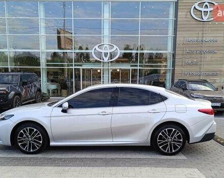 Сірий Тойота Камрі, об'ємом двигуна 2.49 л та пробігом 3 тис. км за 52446 $, фото 2 на Automoto.ua