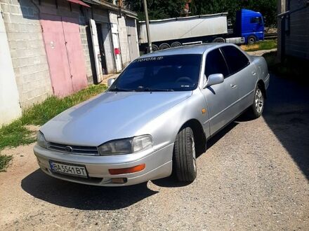 Серый Тойота Камри, объемом двигателя 2.2 л и пробегом 325 тыс. км за 1950 $, фото 1 на Automoto.ua