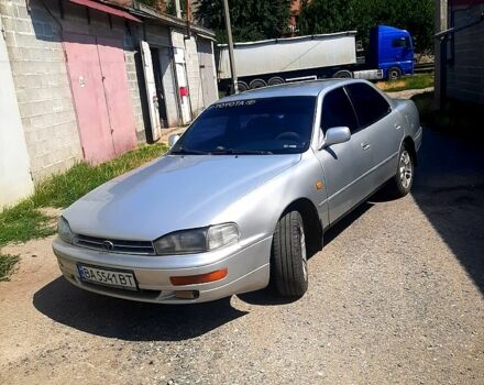 Сірий Тойота Камрі, об'ємом двигуна 2.2 л та пробігом 325 тис. км за 1950 $, фото 1 на Automoto.ua