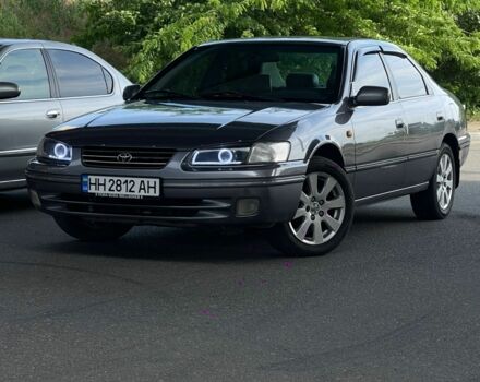 Серый Тойота Камри, объемом двигателя 3 л и пробегом 320 тыс. км за 3800 $, фото 1 на Automoto.ua